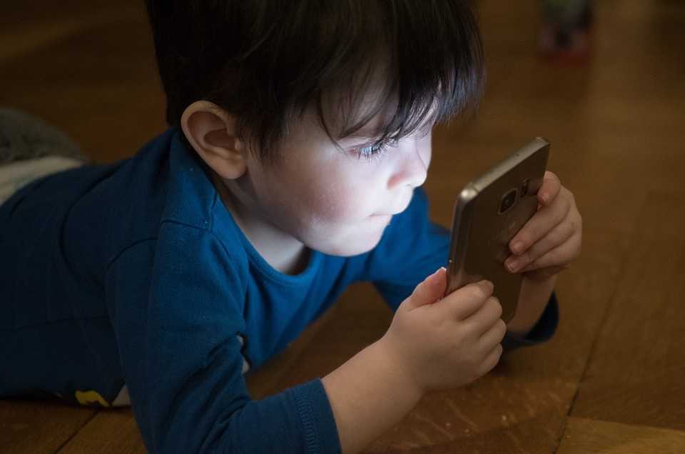 When Should My Child Have a Mobile Phone?