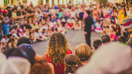 How Do GPS Watches Keep Children Safe When Visiting Crowded Places? 