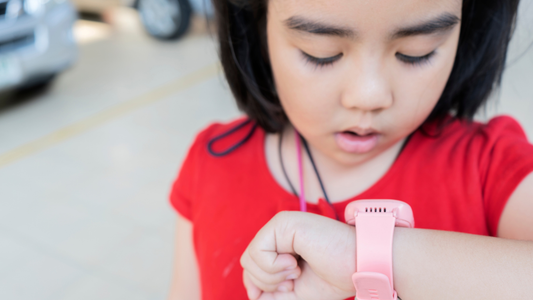 What Safety Lessons Can Parents Teach Kids Alongside Using GPS Watches? 